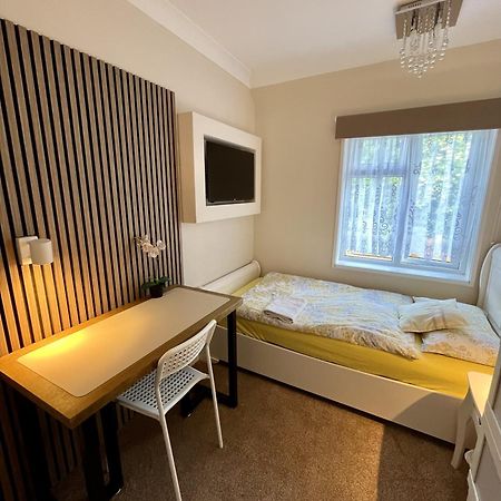 Home Accommodation Southampton Exteriör bild