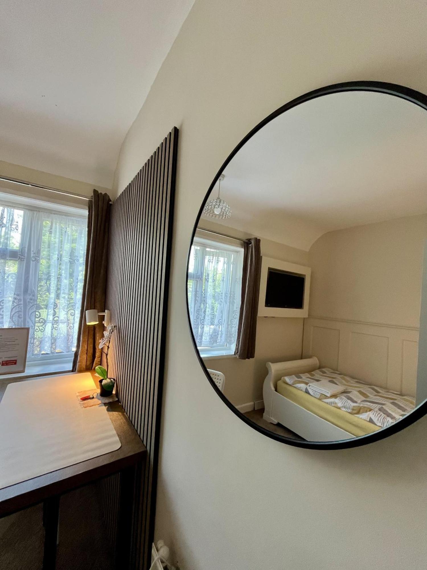 Home Accommodation Southampton Exteriör bild